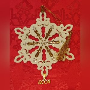 Lenox 2004 gemmed snowflake ornament
